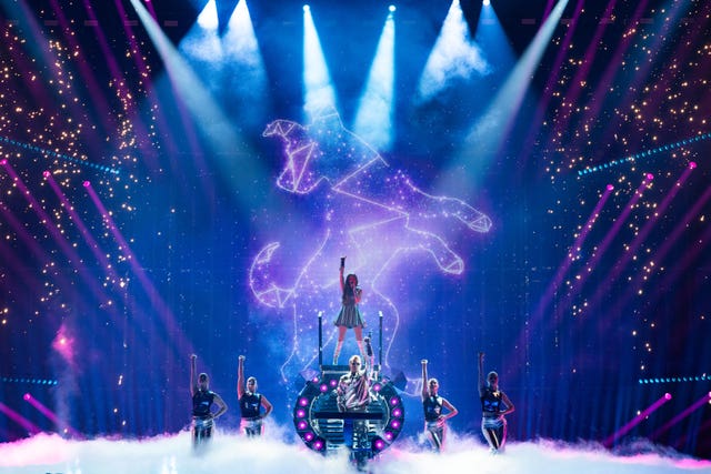 Emmy Kristiansen rehearsing