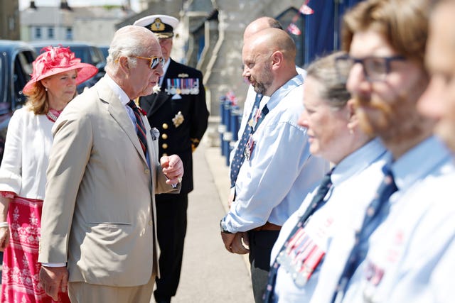 The King speaks to line of volunteers