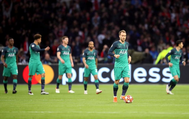 Spurs' players look dejected after conceding