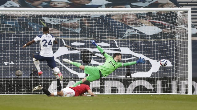 Cavani''s brilliant diving header put United ahead