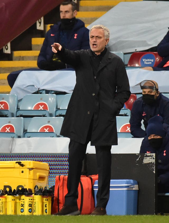 Jose Mourinho feels Tottenham dressing room divided by ‘selfish’ players