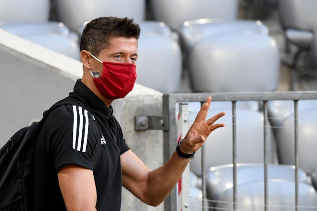 Robert Lewandowski arrives before the game