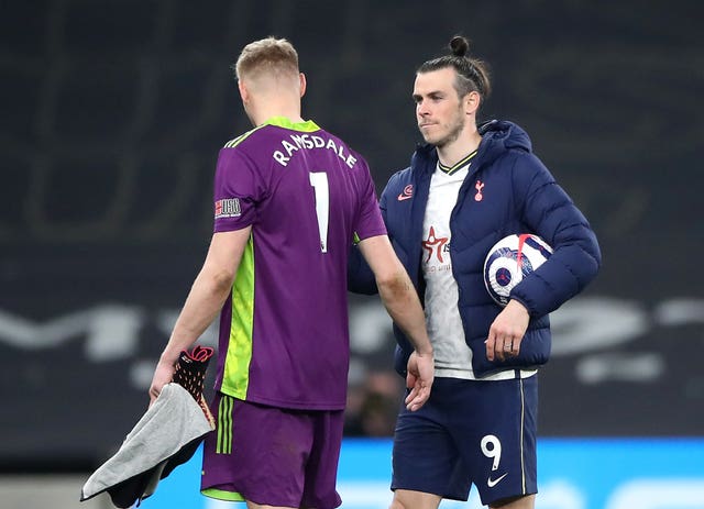 Gareth Bale chats to Aaron Ramsdale