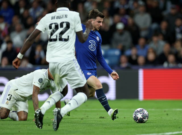 Mason Mount shoots