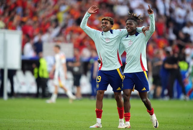 Lamine Yamal celebrates with Neco Williams
