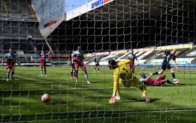 Shelvey scored Newcastle's second equaliser