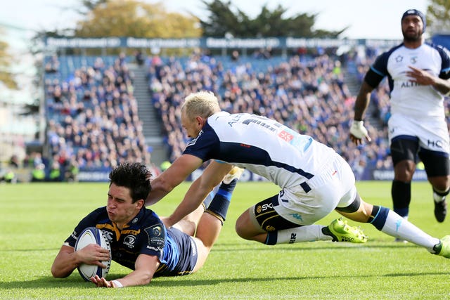 Joey Carbery scores a try for Leinster