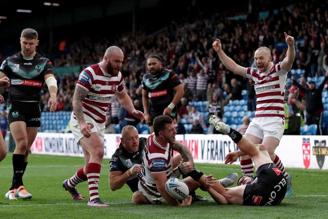 Cade Cust scores Wigan's second try