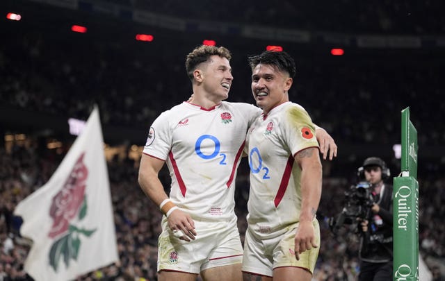England’s Henry Arundell (front left) celebrates with Marcus Smith after scoring a try