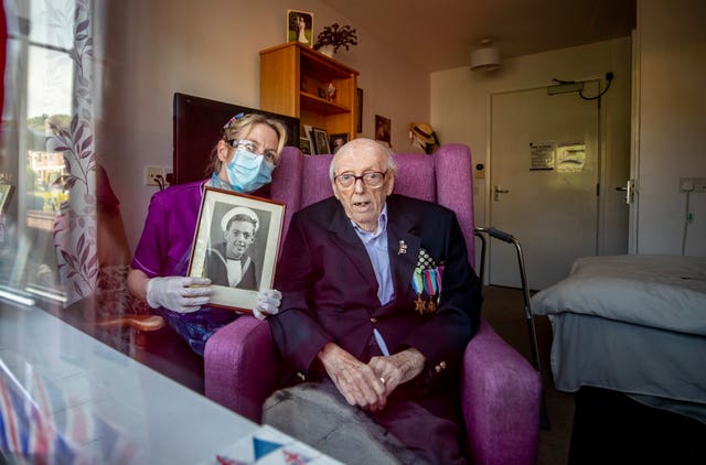 Salute to Second World War veteran Eric Bradshaw