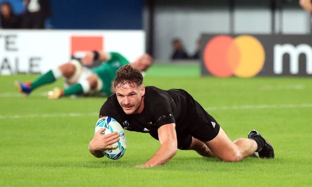New Zealand eased past Ireland in a 46-14 quarter-final victory in Tokyo