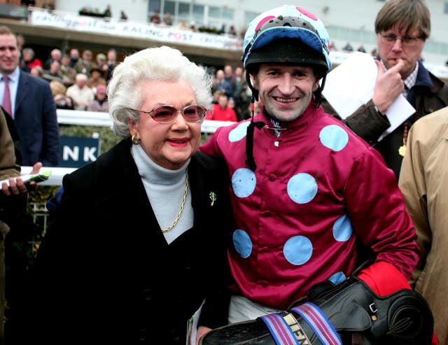 Mercy Rimell pictured with jockey Andrew Thornton