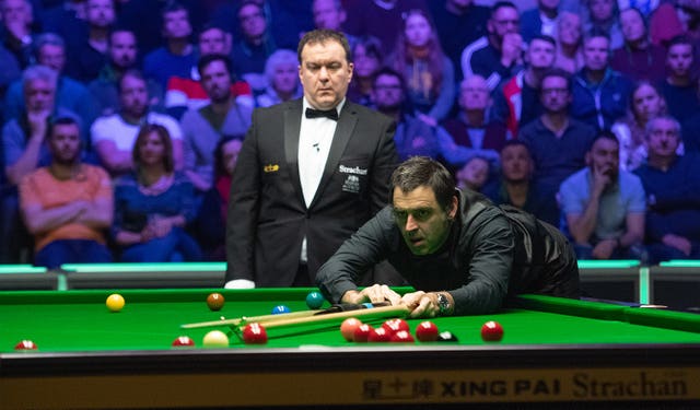 Ronnie O'Sullivan eased into the next round of the UK Championship in York