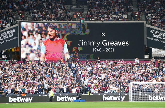 Tributes were paid to Jimmy Greaves after Tottenham confirmed the former forward had died on Sunday morning, with West Ham fans paying their respects before their match with Manchester United