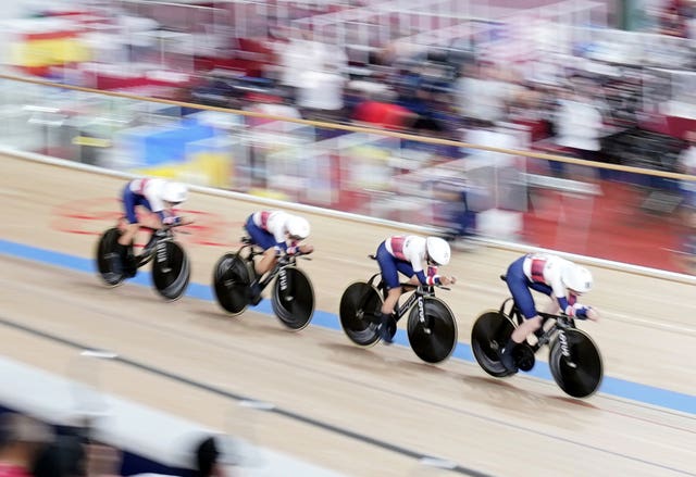 Katie Archibald, Laura Kenny, Elinor Barker, Josie Knight of Great Britain in the Women's Team Pursuit Qualifying 