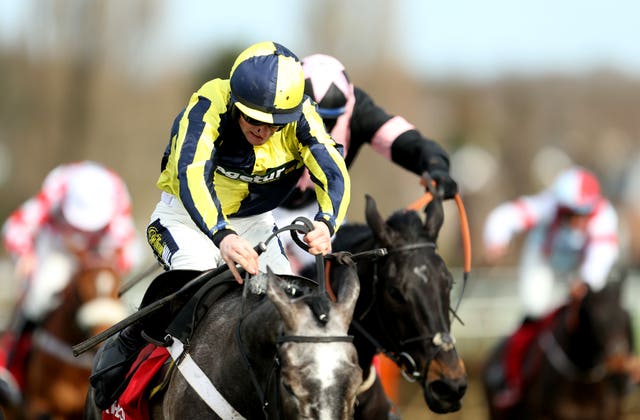 One For Rosie (left) was initially called the winner over Third Wind
