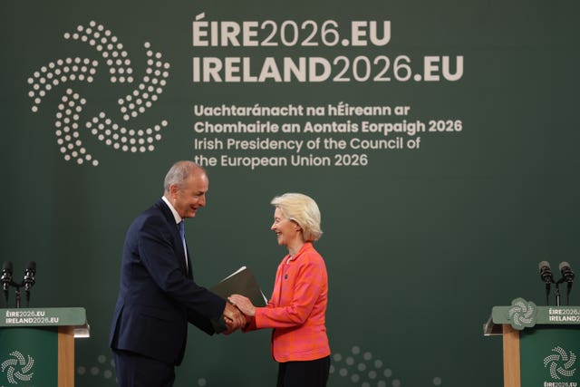Taoiseach Micheál Martin and European Commission President Ursula von der shakes hands