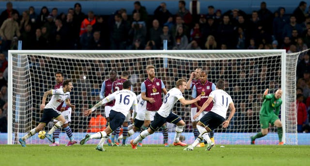 Harry Kane, centre, celebrates after finally scoring his first goal of the 2014-15 season