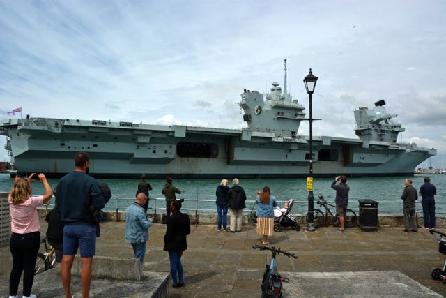 Queen Elizabeth carrier returns to resupply