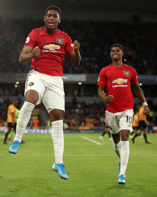 Pogba sees penalty saved in Manchester United’s draw at Wolves