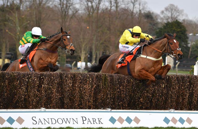 Lostintranslation (yellow silks) and Defi Du Seuil battle it out in the Scilly Isles at Sandown