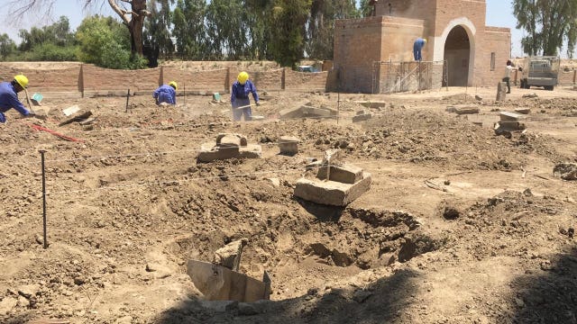 Workers prepare Second World War graves r