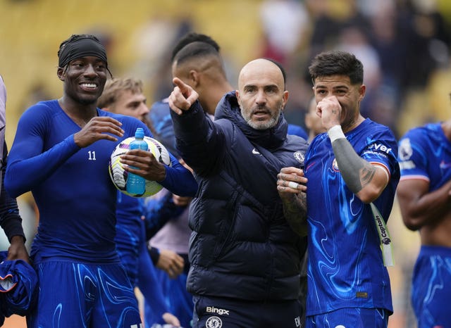 Chelsea manager Enzo Maresca with Noni Madueke