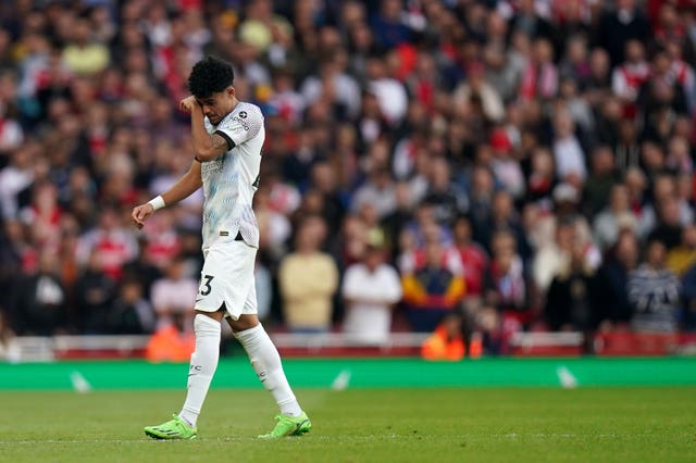 Luis Diaz leaves the pitch injured at Arsenal