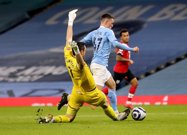 Alex McCarthy tackles Phil Foden