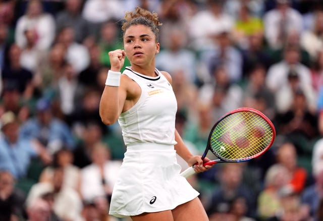 Jasmine Paolini raises a fist in celebration