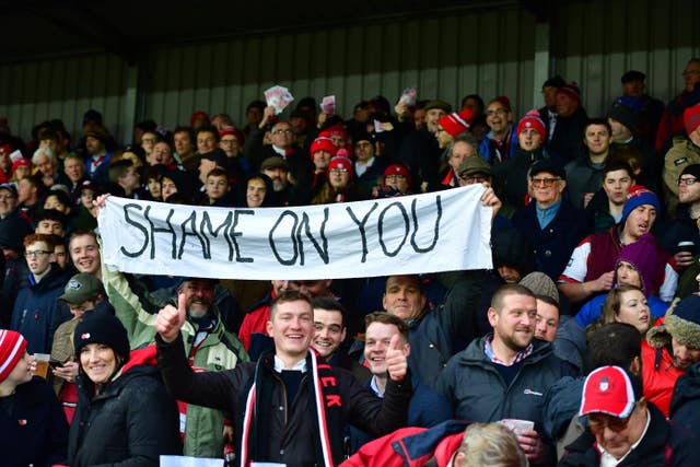 Gloucester fans vent their fury at Saracens