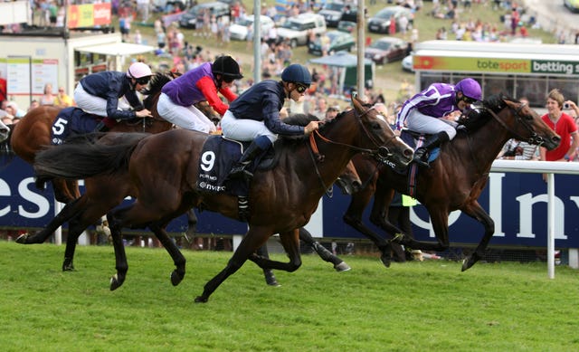 Pour Moi (centre) scuppered Carlton House's Derby bid