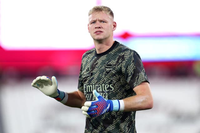 Aaron Ramsdale warms up for Arsenal