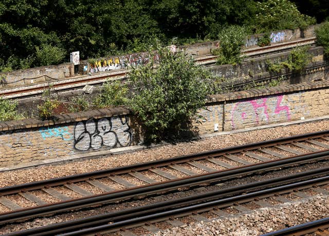 Three people dead at Loughborough Junction station