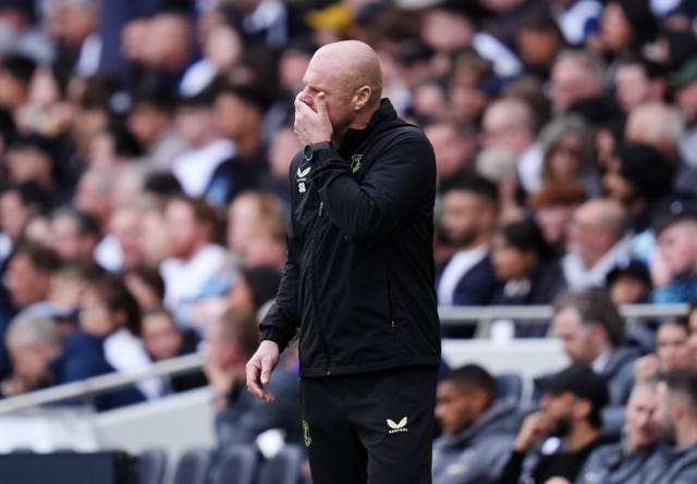 Sean Dyche puts his hand on his mouth in frustration during Everton''s defeat at Tottenham