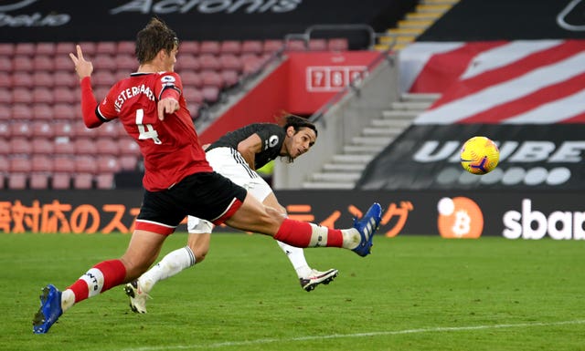 Edinson Cavani’s double fires Manchester United to comeback win at Southampton