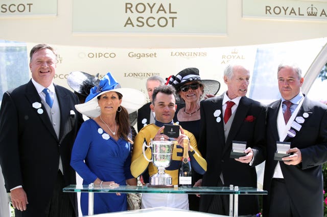 Joel Rosario with the winning team following Shang Shang Shang's win