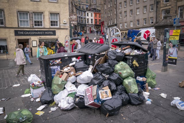 Cleansing workers strike