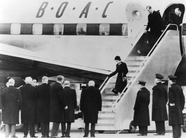 The Queen arriving at London Airport from Kenya after the death of her father in 1952 (bamuseum.com/PA)