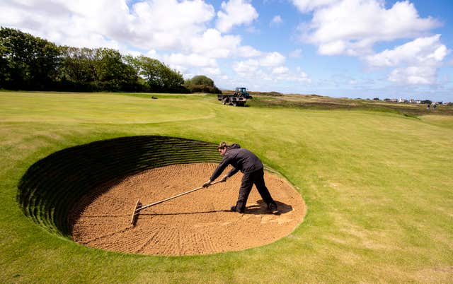 Golf courses in England will be allowed to reopen