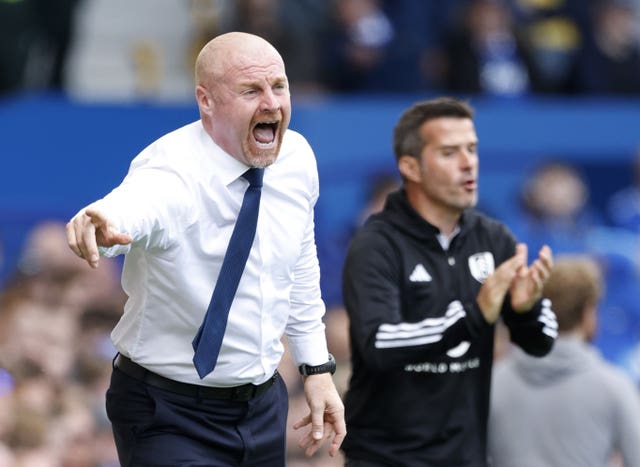 Sean Dyche shouts instructions