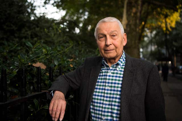 Frank Field resigns Labour whip