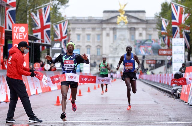 Ethiopia’s Shura Kitata wins the elite men’s race