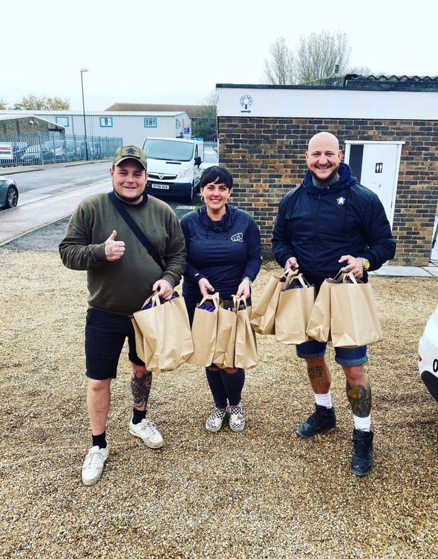 Viral duo to deliver Christmas presents to children