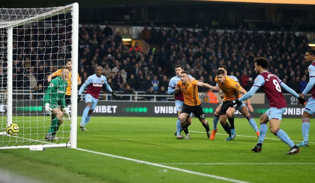 Leander Dendoncker scores the opener