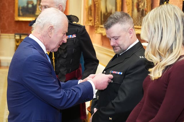 The King pins the Gallantry Medal to Constable Steven Denniss of Lincolnshire Police