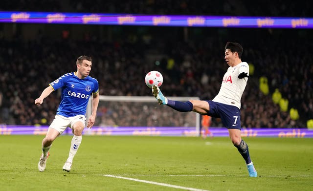 Harry Kane bags brace as five-star Tottenham hammer struggling Everton