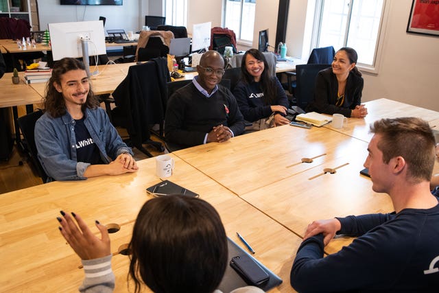 Sam Gyimah chats to apprentices at WhiteHat 