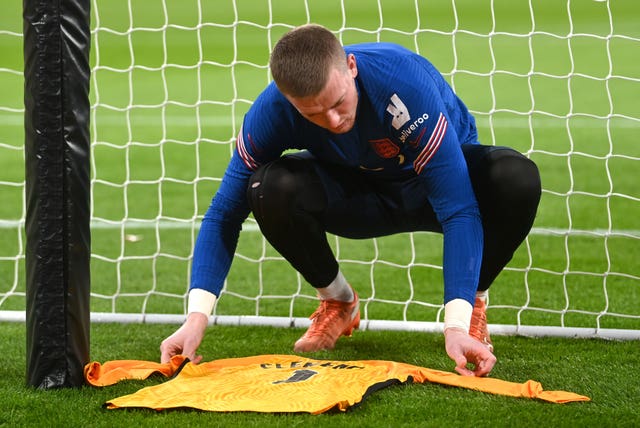 Jordan Pickford lays Ray Clemence''s shirt behind the goal