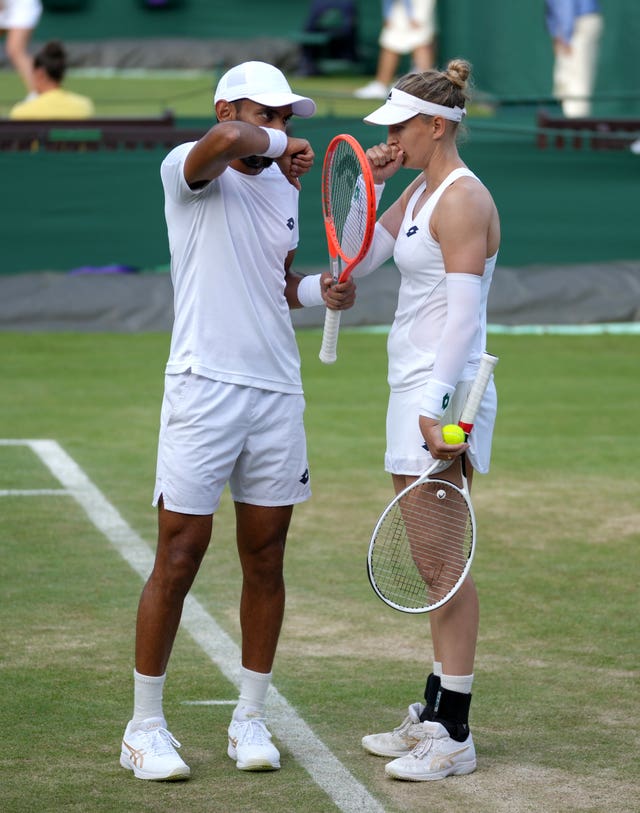 Divij Sharan and Samantha Murray Sharan during their mixed doubles win at Wimbledon
